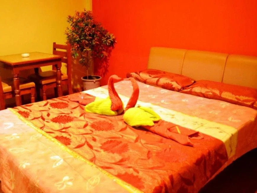 Rainbow Romanz Garden Inn