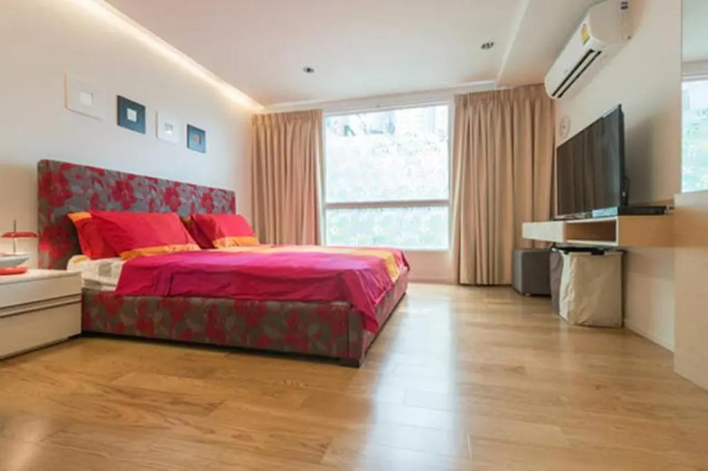 Cozy Studio Walk to BTS Free Wi-Fi Great Location