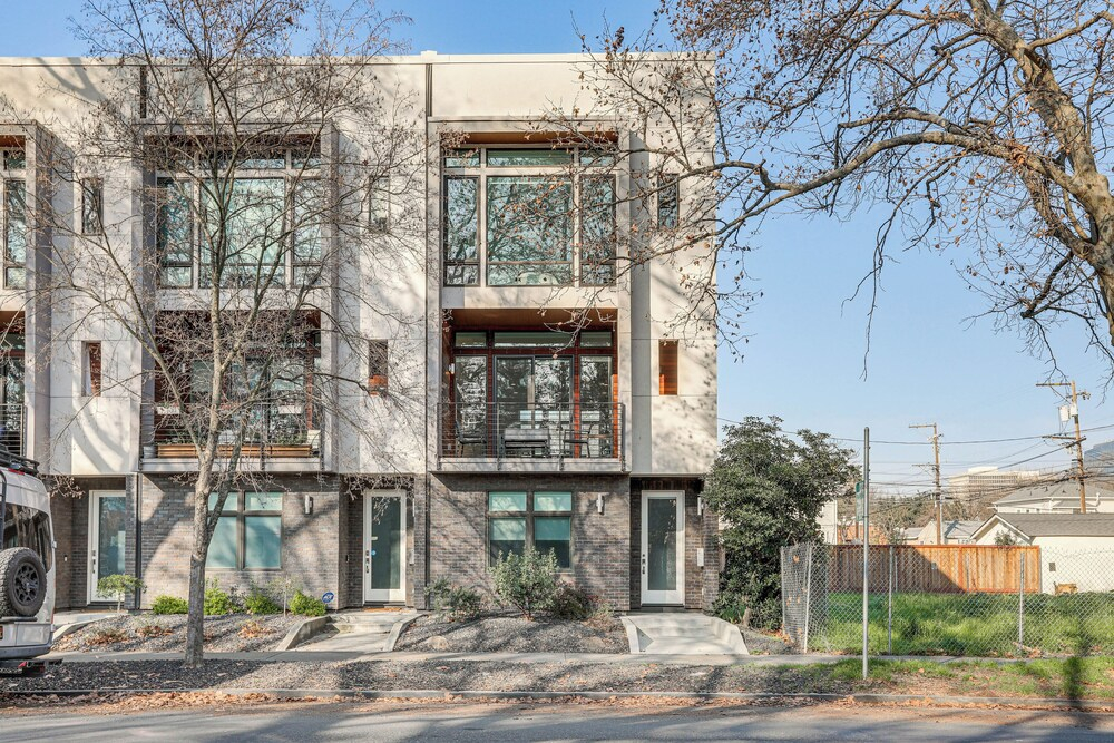 Walkable! Extended Stay 1 Mi to Dtwn Sacramento