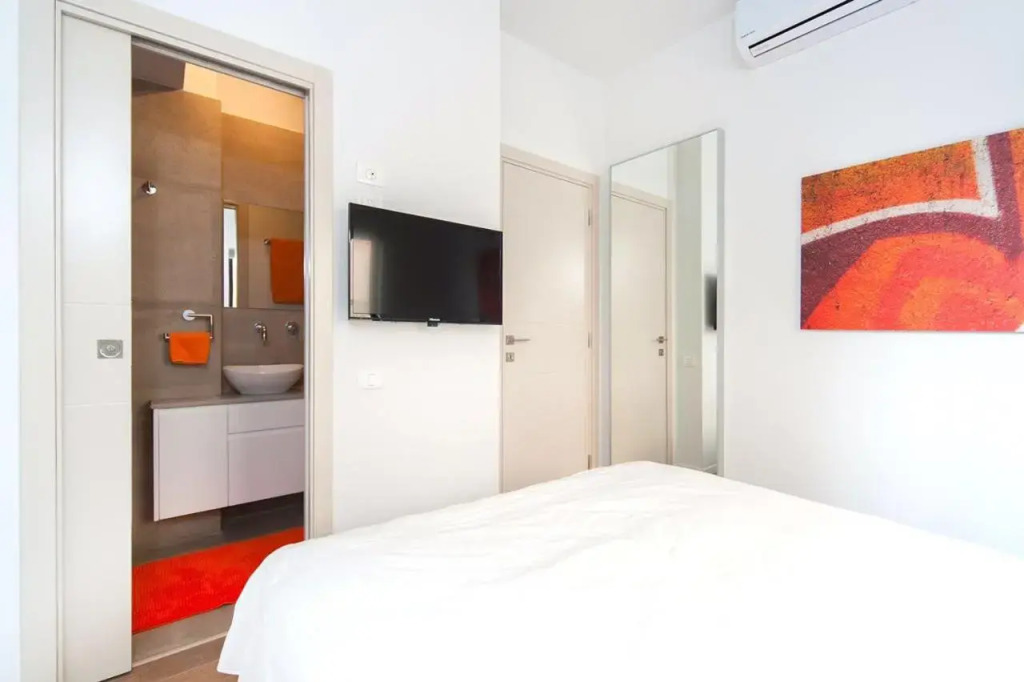 2 Bedroom Frishman Beach