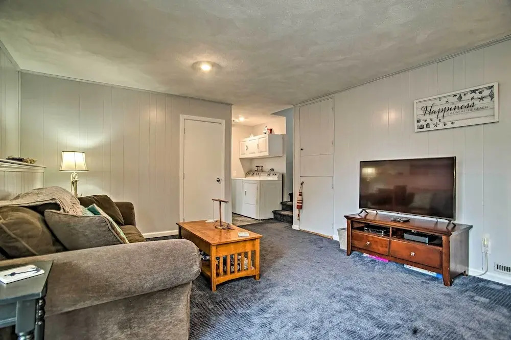 Walk to Beach: Quaint Dennis Home w/ Deck + Grill!