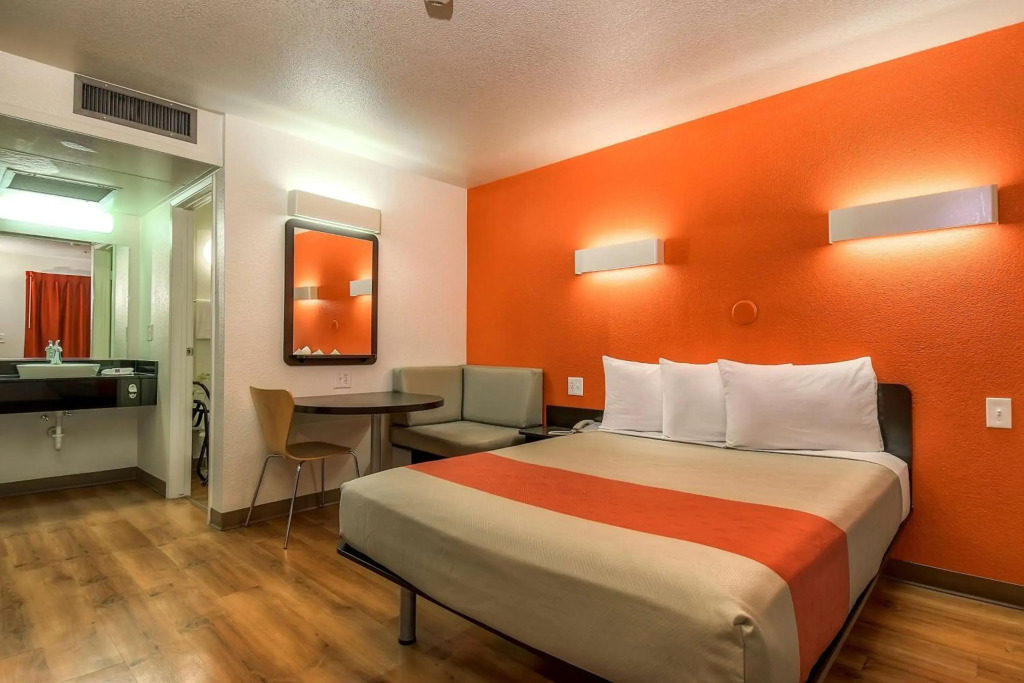 Motel 6-Carlsbad, CA Beach