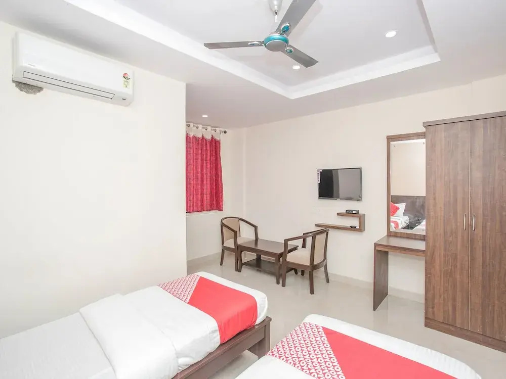 OYO 13596 Akshaya Residency