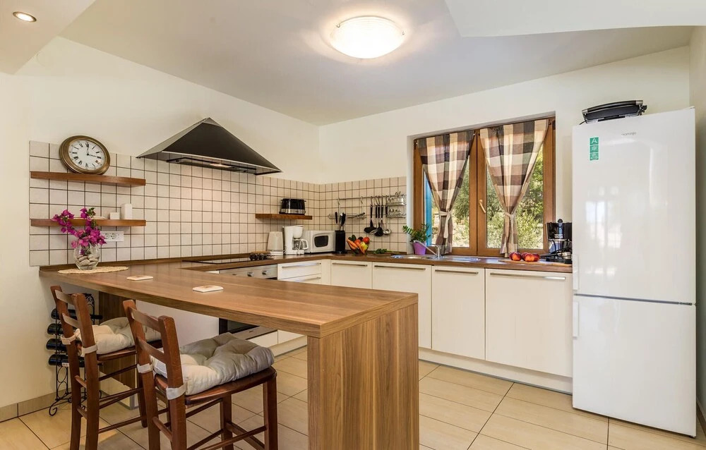 Beautiful Home in Palit With Wifi and 3 Bedrooms