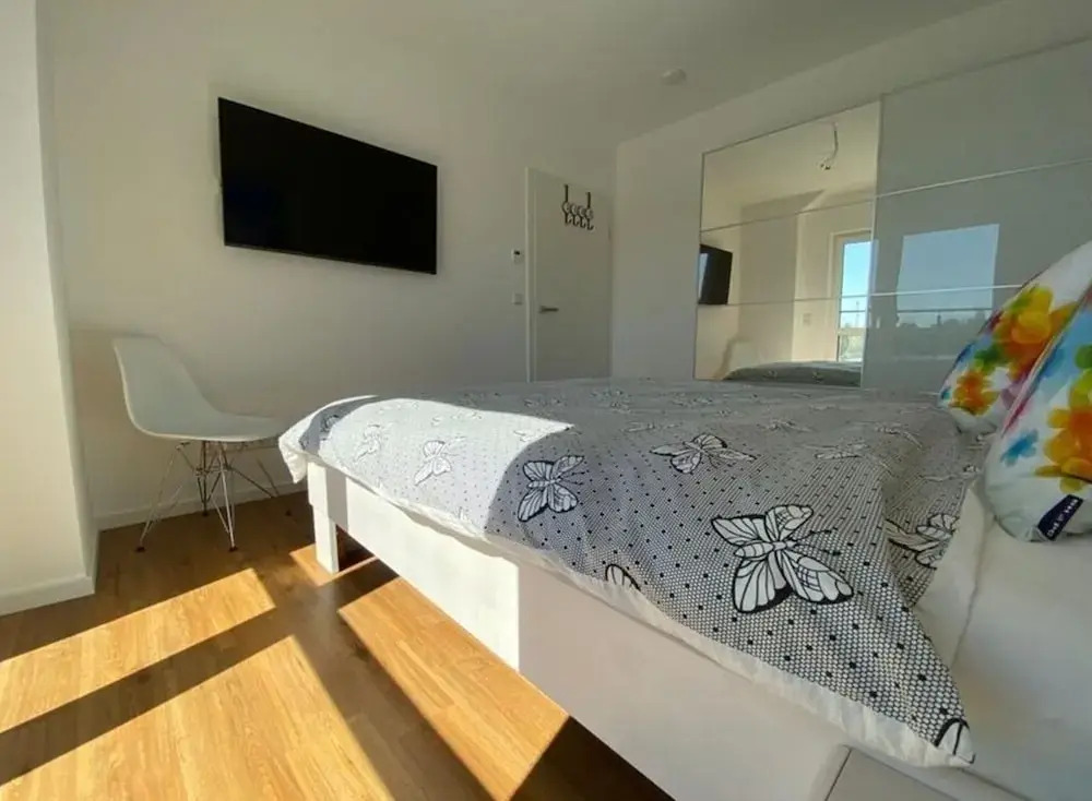 "penthouse Apartment on the Water"
