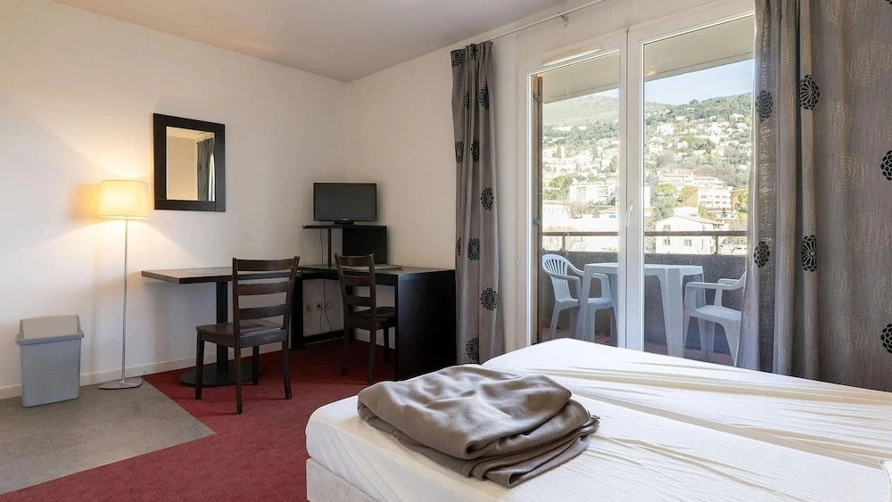 Serene Escape Near Historic Grasse
