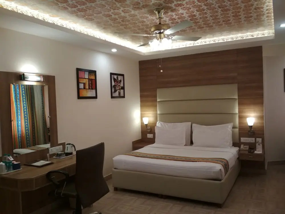 Grand Continental Hotel