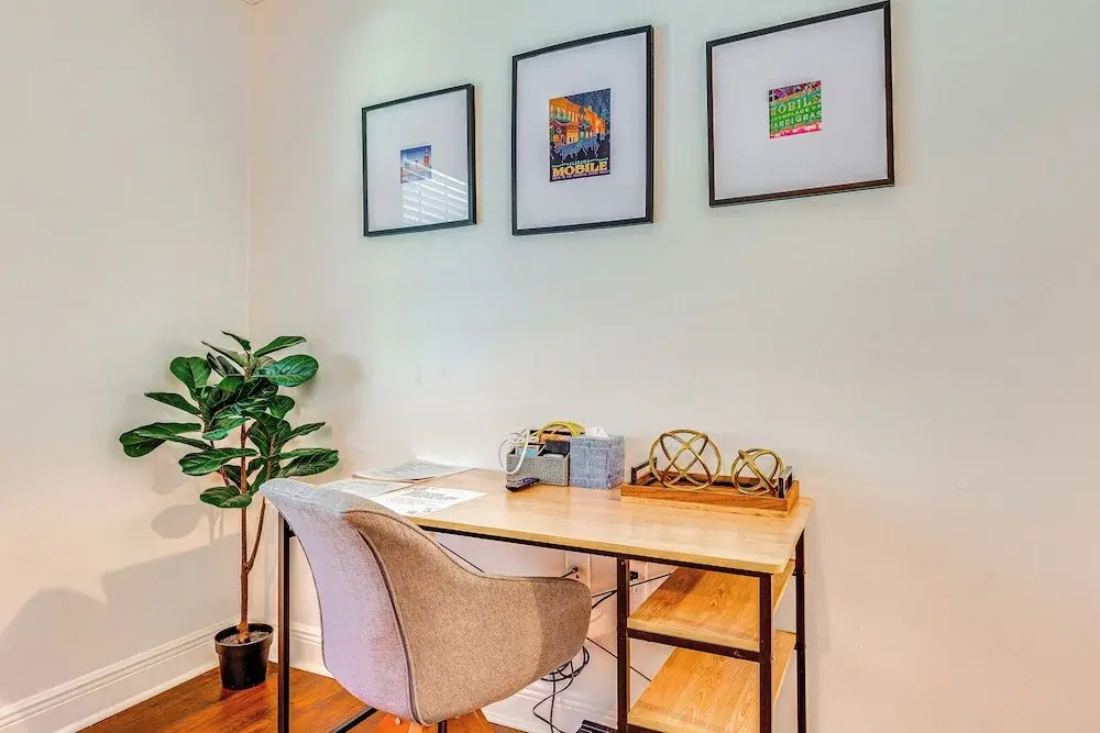 Pet-friendly Mobile Condo ~ 4 Mi to Downtown!