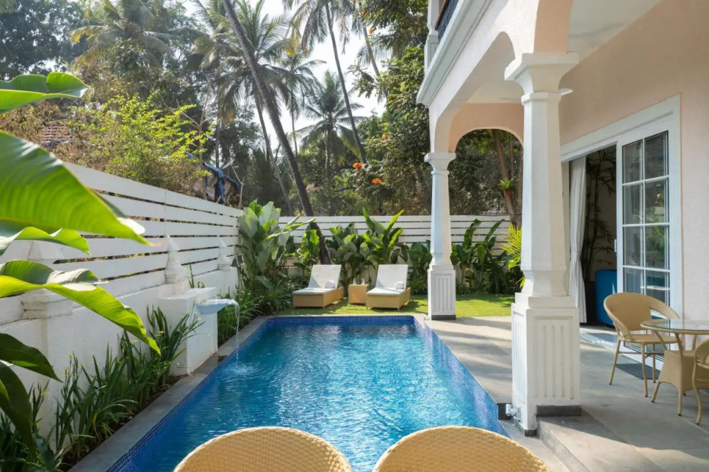 ELIVAAS 4 BHK with Pvt Pool & Terrace - Opalys