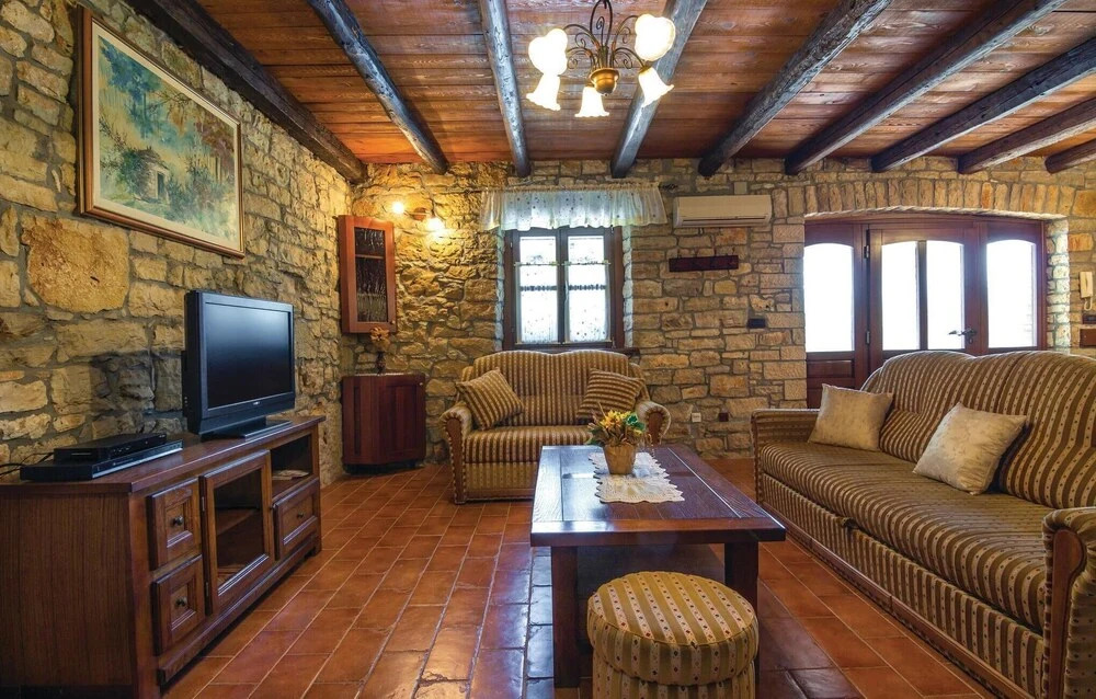 Stunning Home in Vrsar With Wifi and 3 Bedrooms