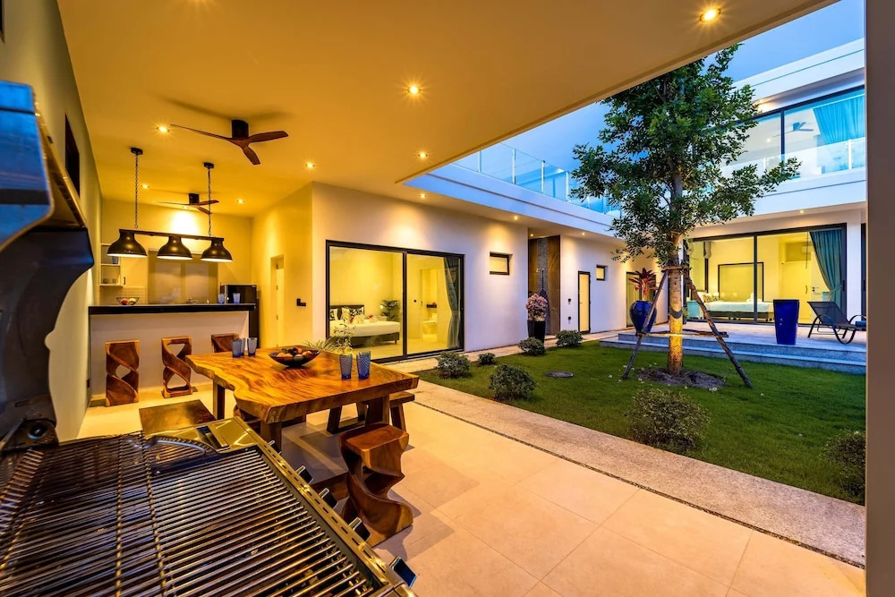 Luxury Modern 6 Bed Private Pool Villa LLW