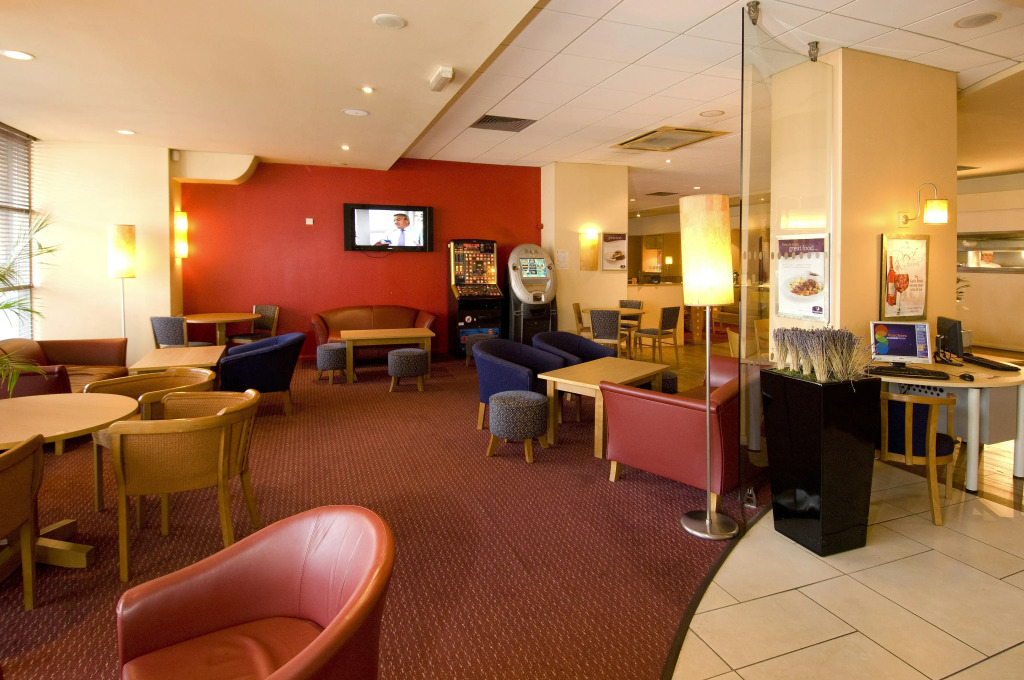 Premier Inn West Bromwich Town Centre - New Square