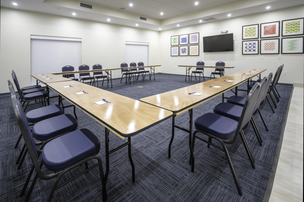 Holiday Inn Express & Suites - Fort Myers Airport by IHG