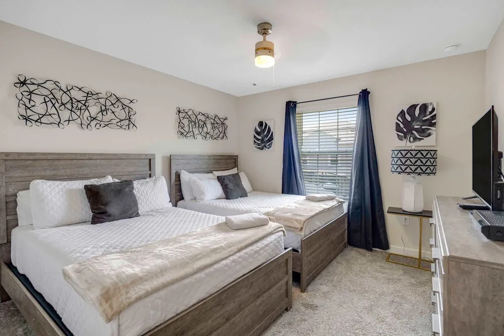Stylish 4BR Pool Townhome Storey Lake
