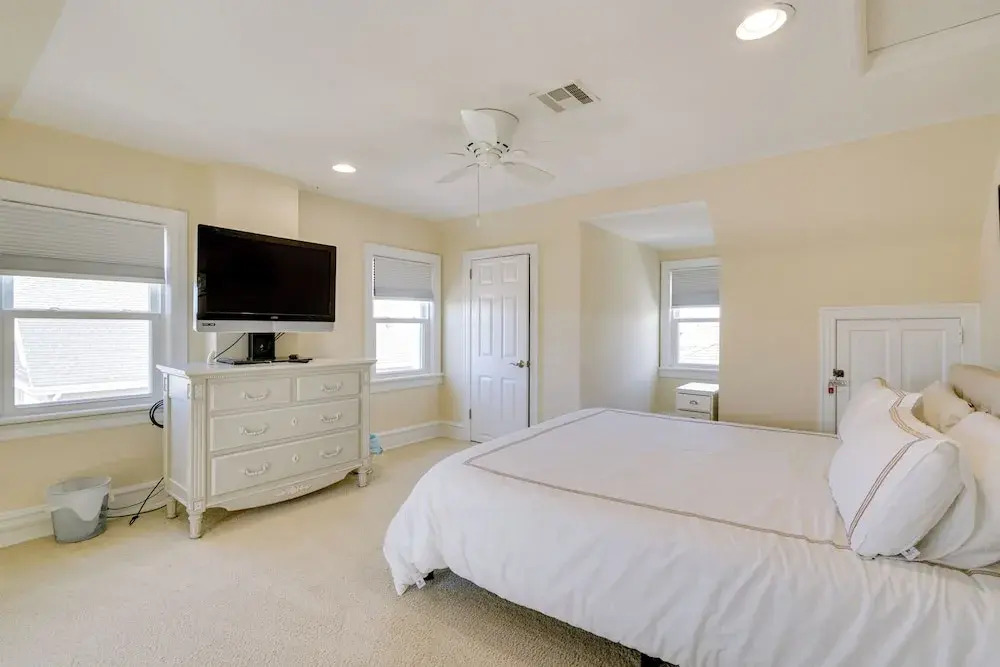 Steps to Boardwalk: Group Getaway in Ventnor City