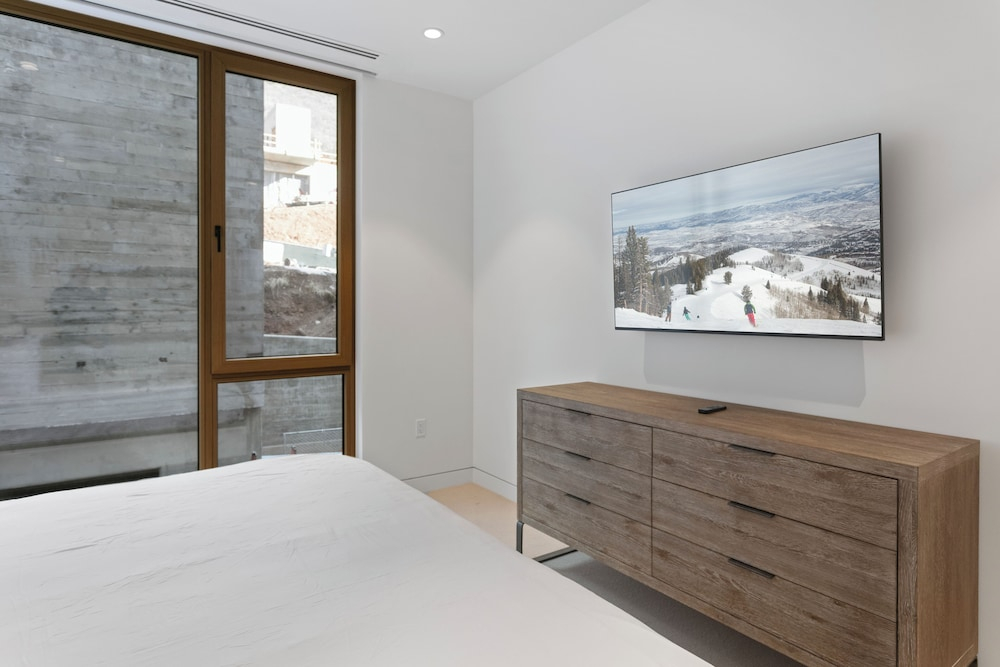 Ski-in/ski-out Deer Valley Pool, Gym & Views 3 Bedroom Condo