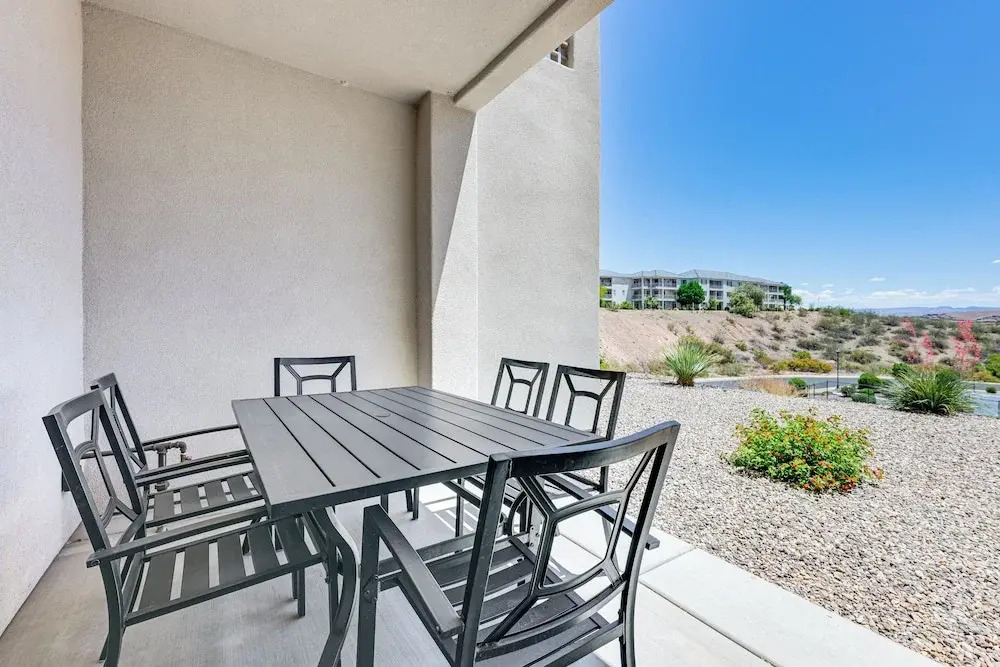 7 Mi to Snow Canyon: Townhome w/ Arcade Games!