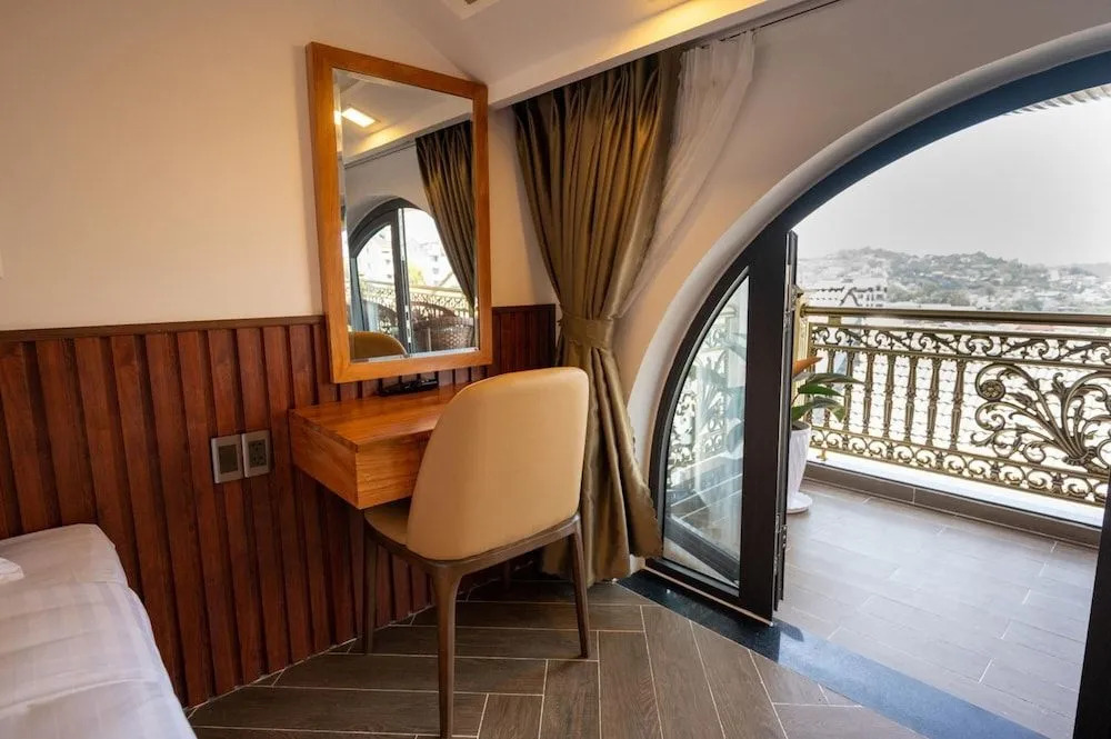 La Fleur Premium Central Apartment Hotel