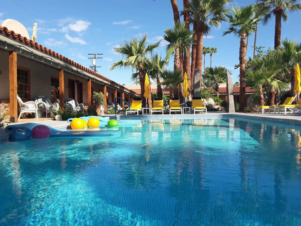Dive Palm Springs Hotel - 21 & Over