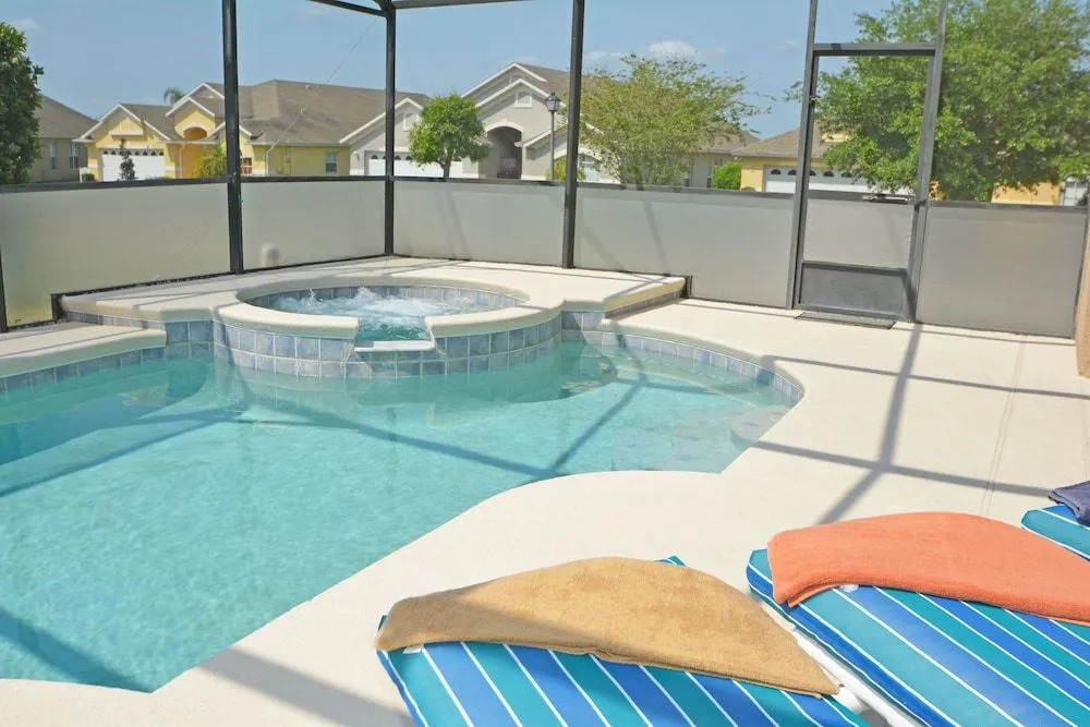 345 Woodward Place 4 Br villa by RedAwning