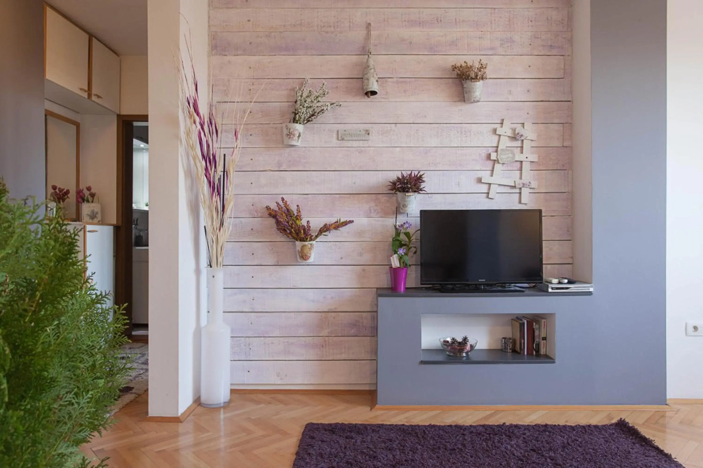 Violet Apartment