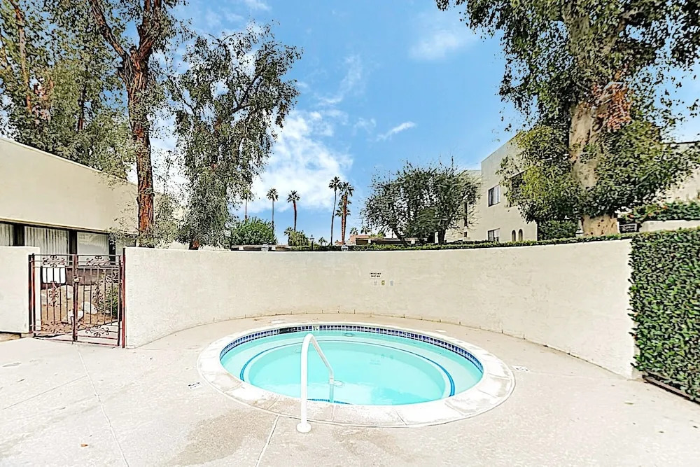 Chic Condo W/ Pool, Balcony – 1 Block To El Paseo! Condo