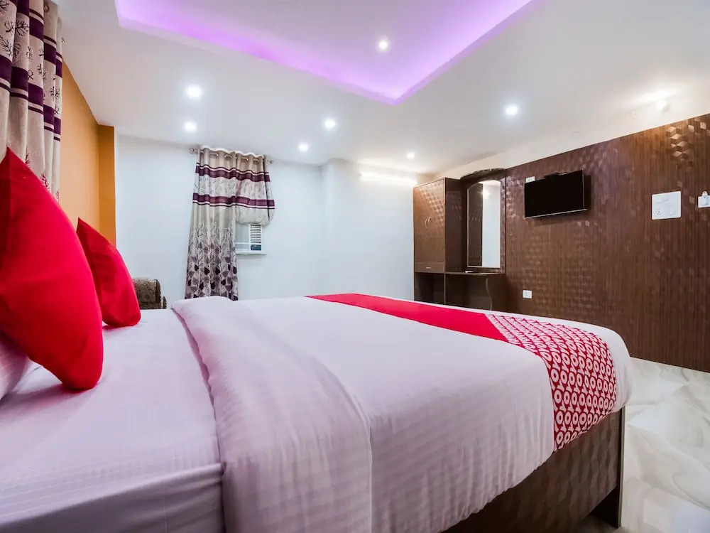 Capital O 27616 Hotel Mega Royal