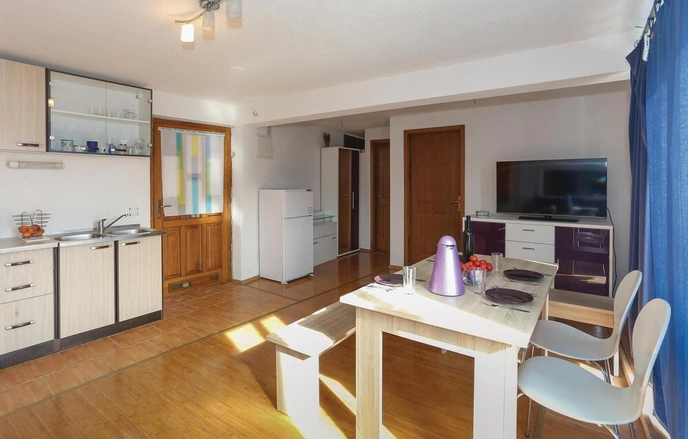 Awesome Home in Slatine With Wifi and 1 Bedrooms