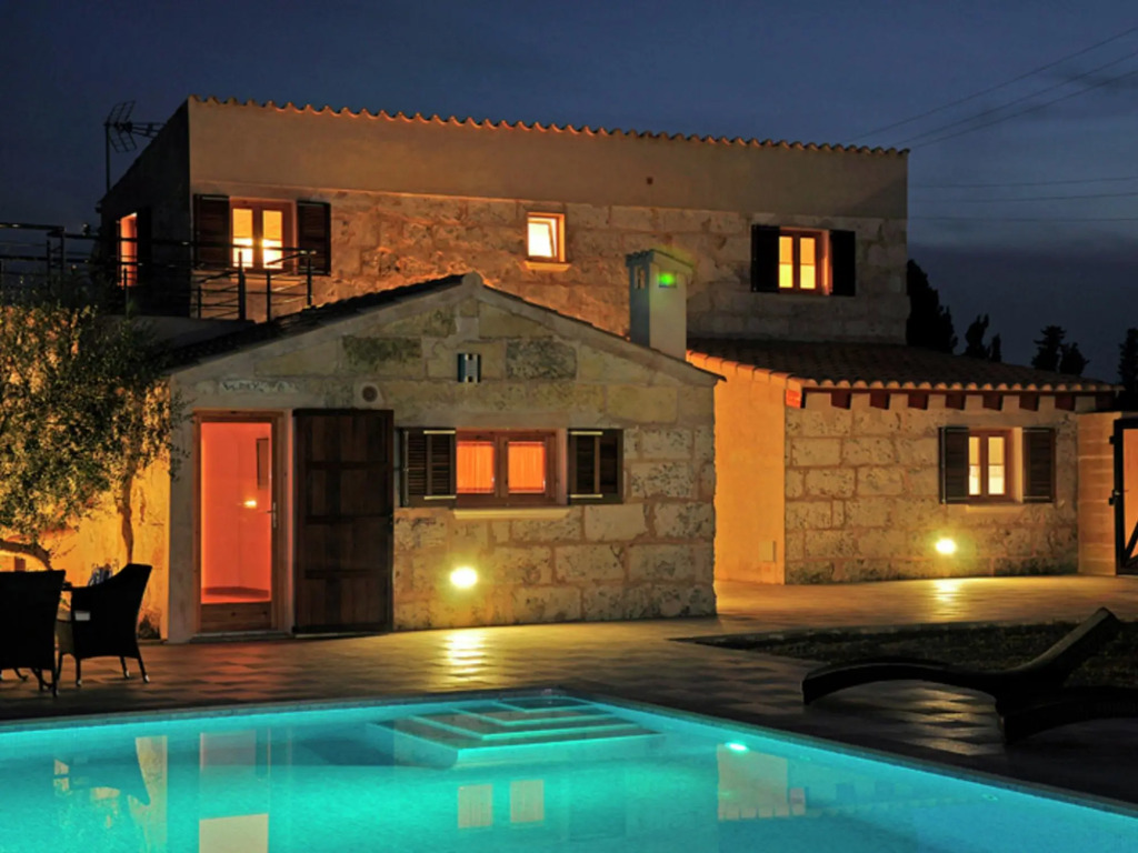 Modern Holiday Home With Private Swimming Pool