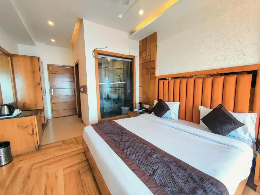 Luxury Inn by Stotrak Hotels
