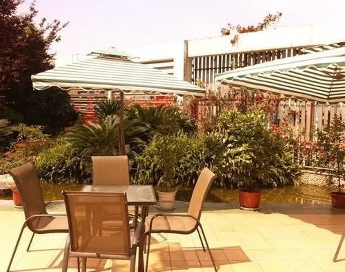 Modern City Inn