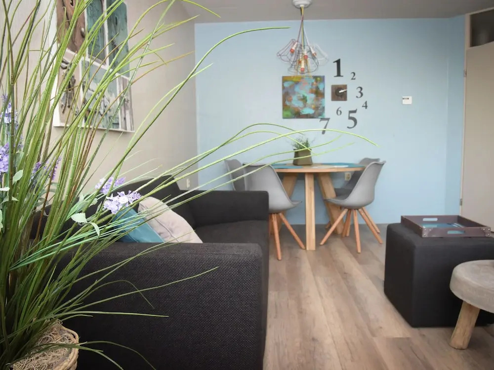 Well-kept Apartment a Stone's Throw From the sea