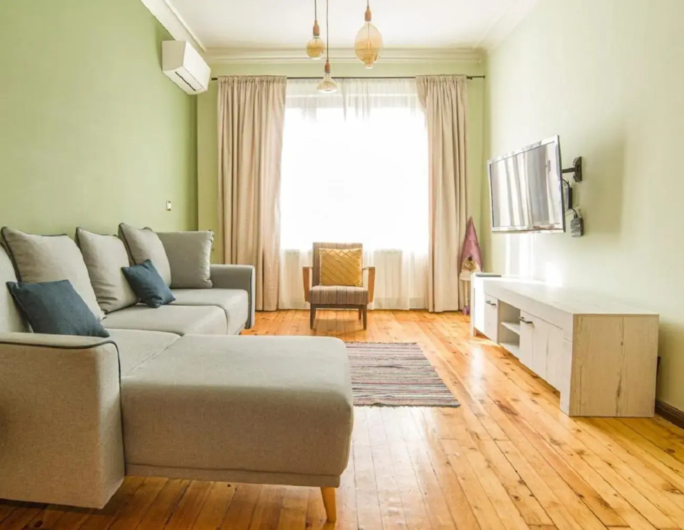 Top Central 2 Bedroom Apartment next to NDK