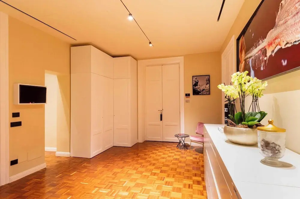 Five suite