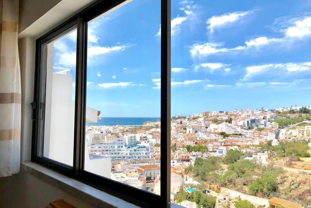 Sea view and old town l close center and beach