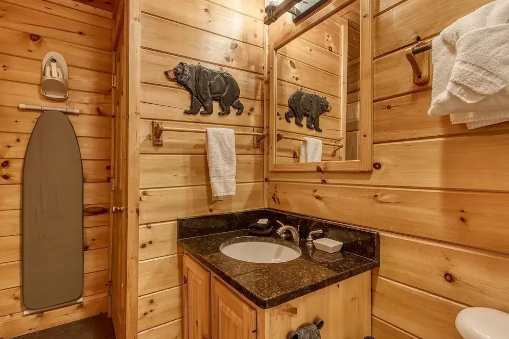 ER260- Magical Moments Great Location- Close to town cabin