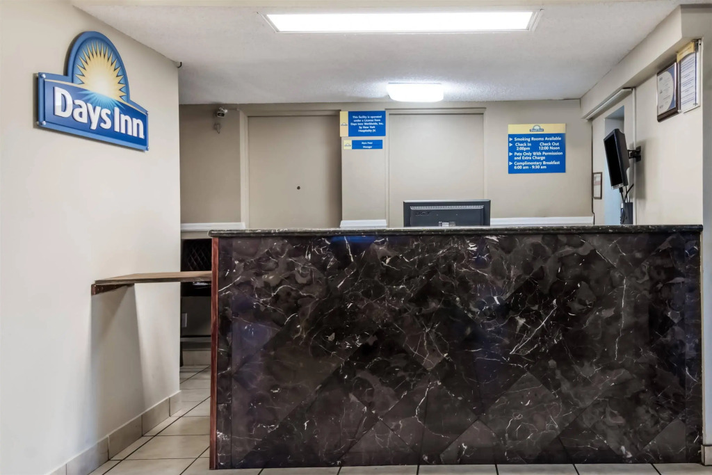 Days Inn by Wyndham Austin South