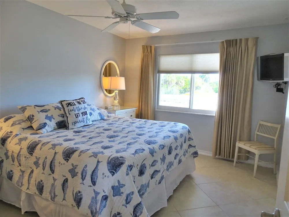 Sunset Royale - 202 1 Bedroom 1 Bathroom Condo