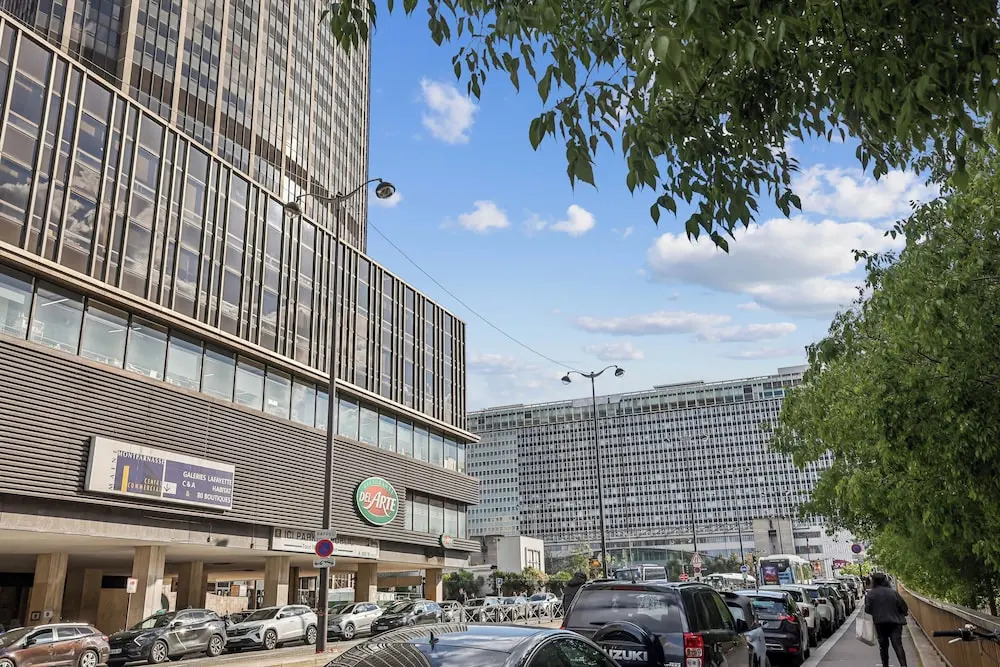 Paris 1BR in front of Montparnasse Tower