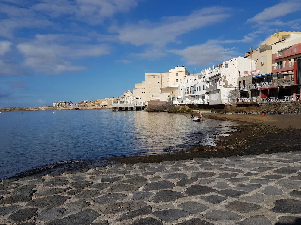 Alquilaencanarias-Medano, Cabezo beach & pool