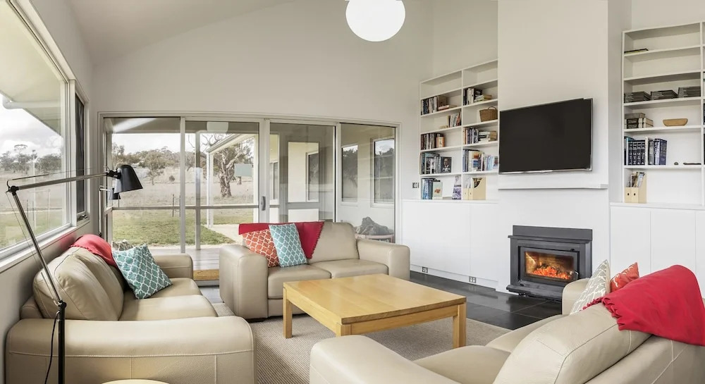 Manna Tree Farm -modern home with majestic views in stunning countrysi