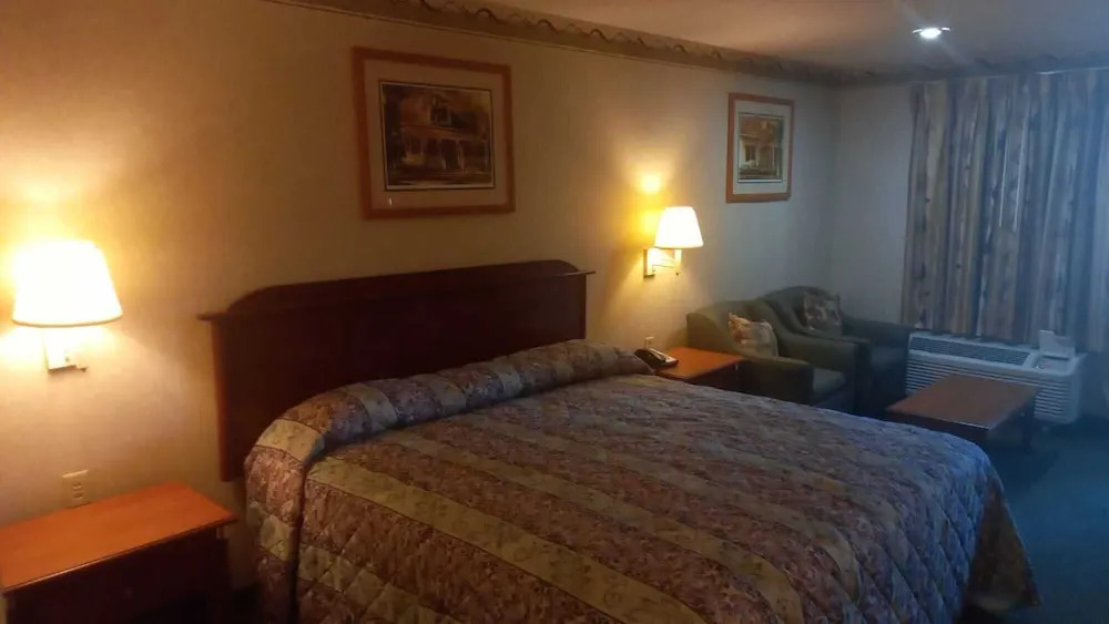 Traveler Inn and Suites