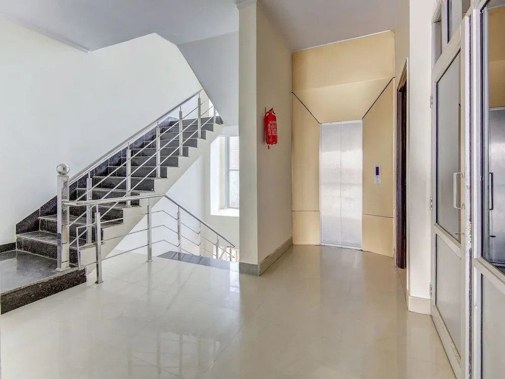 OYO 28040 Hotel Cg Inn