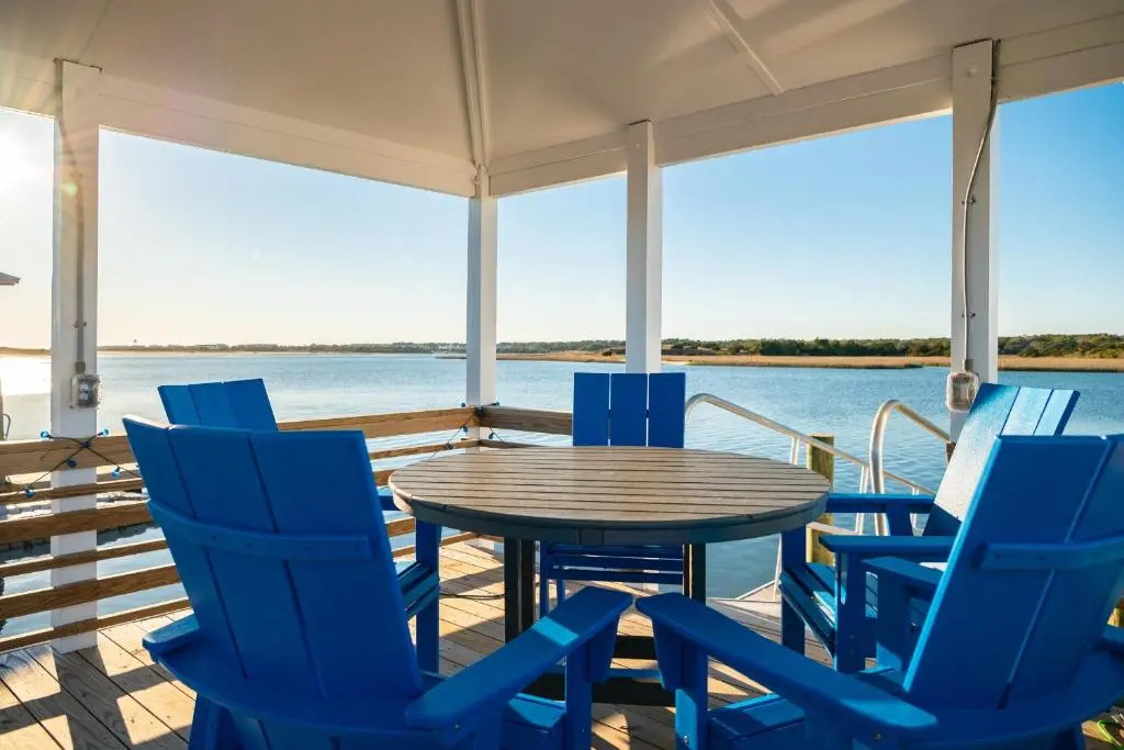 Golden Hour by Oak Island Accommodations
