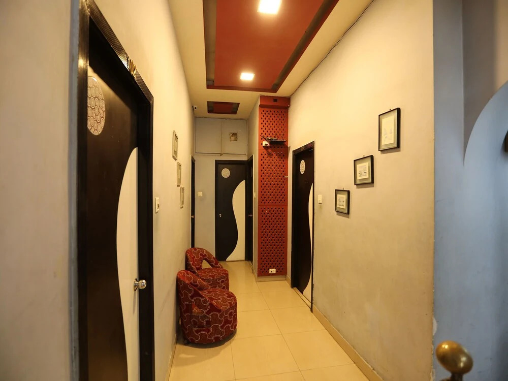 OYO Flagship 16097 Neeranand Regency Bhowanipore