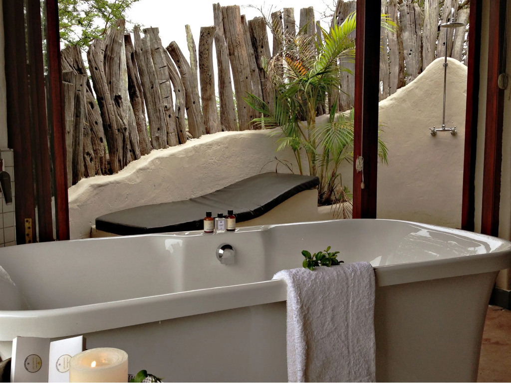 Hlosi Game Lodge - Amakhala Game Reserve
