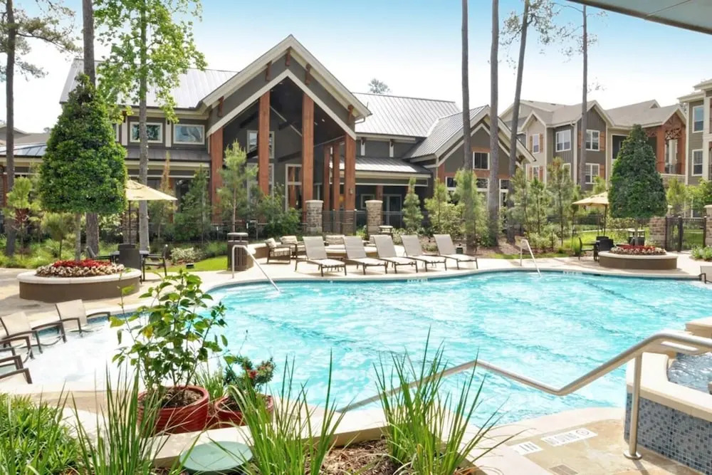 Stunning Modern Home Gated Community Pool & Gym