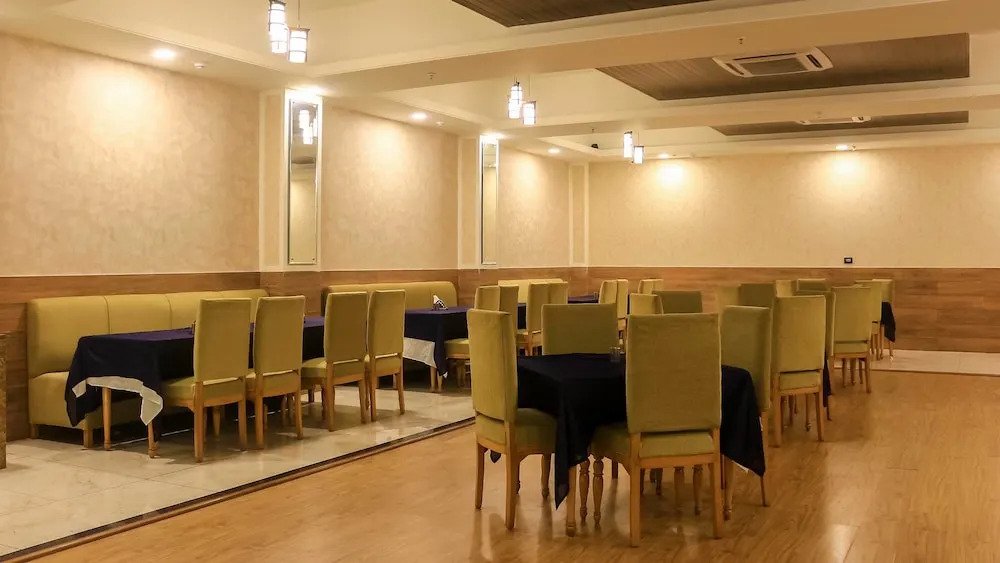 Dee Marks Airport Hotel & Resorts