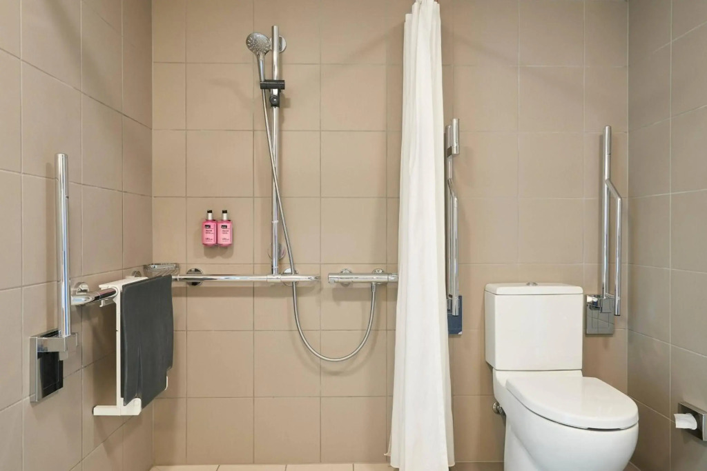 Moxy Edinburgh Airport
