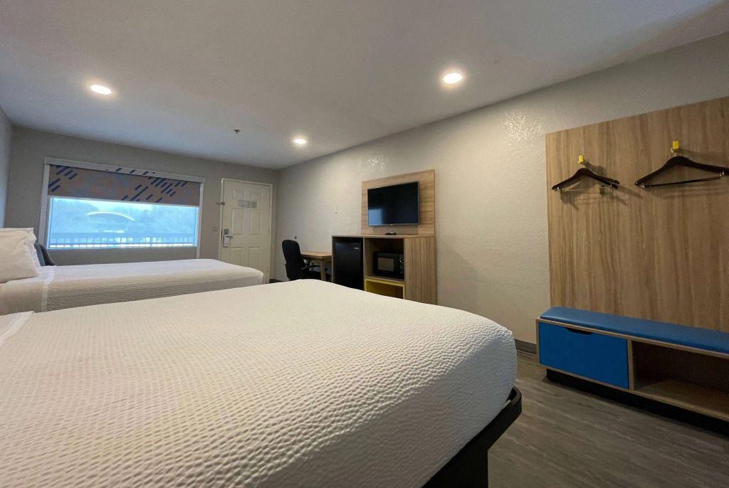 Days Inn by Wyndham Near Seaworld San Antonio